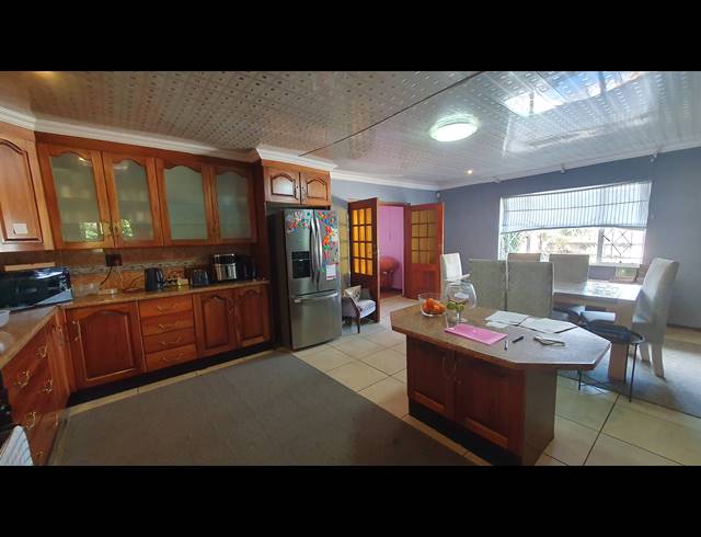5 BEDROOM FREEHOLD FOR SALE IN LINMEYER
